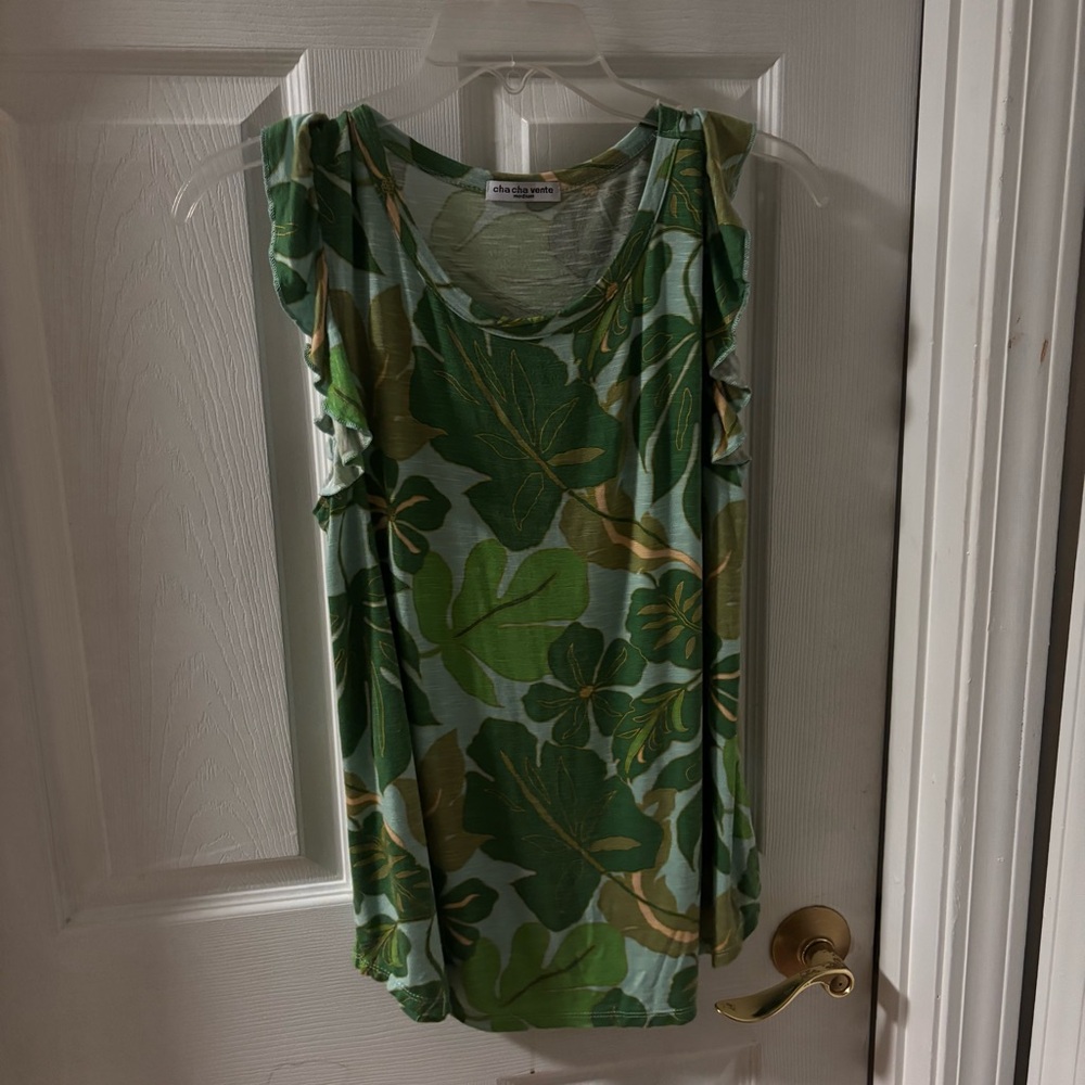 Cha Cha Vente Green Leaf Pattern Top - image 1